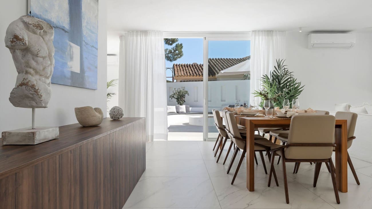 5 bedroom Villa for sale in Marbella with pool - € 2,490,000 (Ref: 8744486)