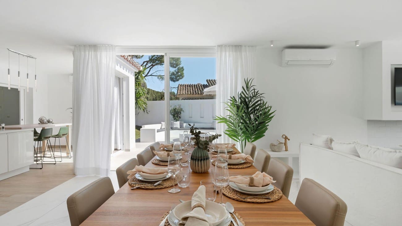 5 bedroom Villa for sale in Marbella with pool - € 2,490,000 (Ref: 8744486)