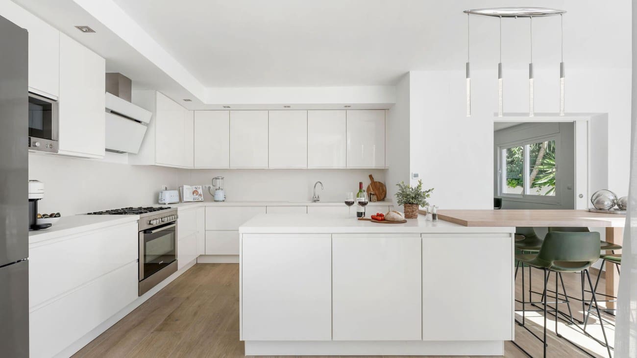 5 bedroom Villa for sale in Marbella with pool - € 2,490,000 (Ref: 8744486)