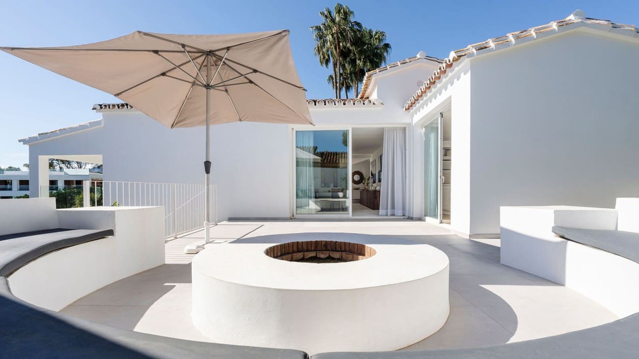 5 bedroom Villa for sale in Marbella with pool - € 2,490,000 (Ref: 8744486)