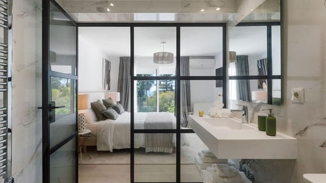 5 bedroom Villa for sale in Marbella with pool - € 2,490,000 (Ref: 8744486)