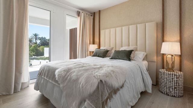 5 bedroom Villa for sale in Marbella with pool - € 2,490,000 (Ref: 8744486)