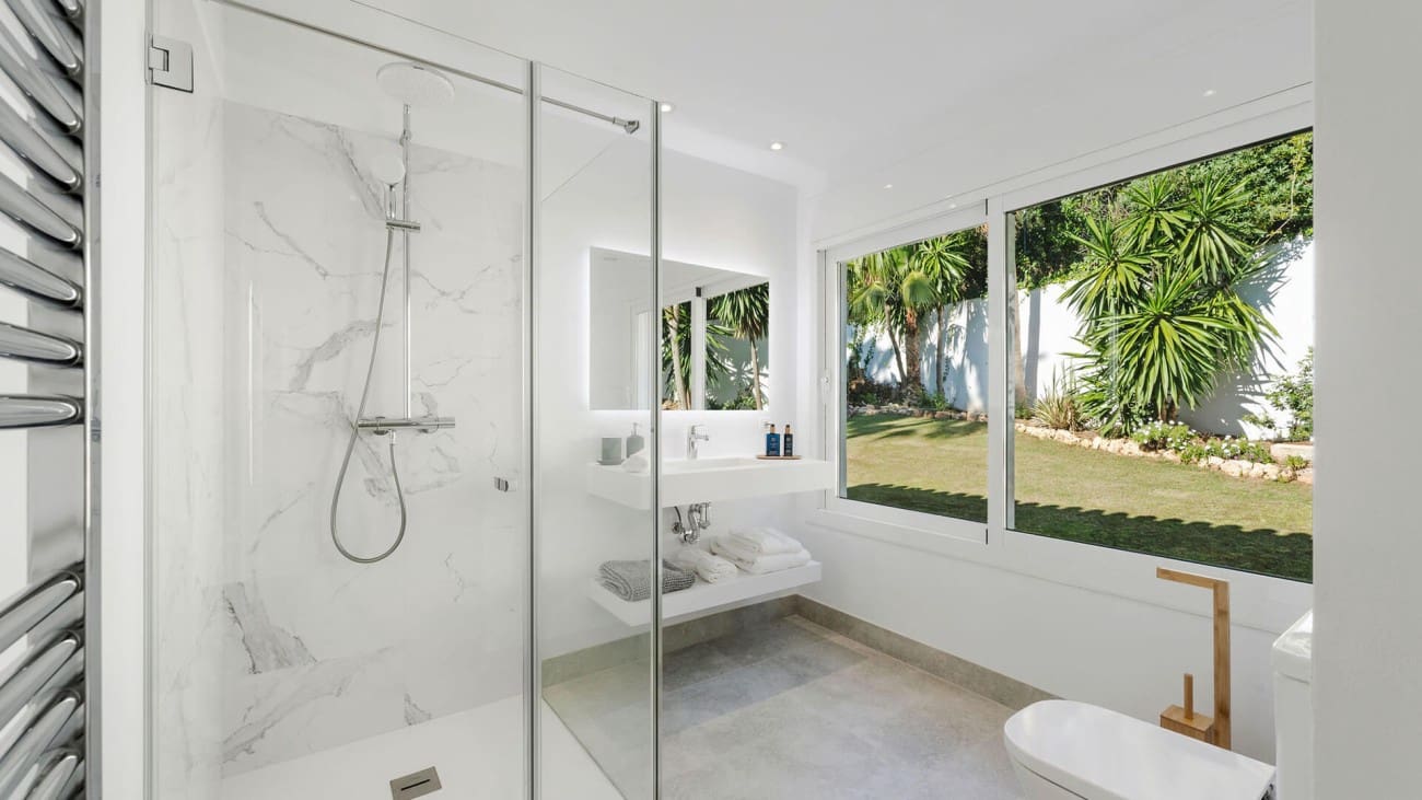 5 bedroom Villa for sale in Marbella with pool - € 2,490,000 (Ref: 8744486)