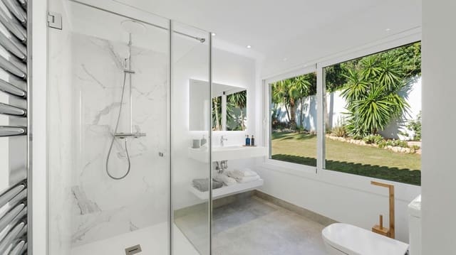 5 bedroom Villa for sale in Marbella with pool - € 2,490,000 (Ref: 8744486)