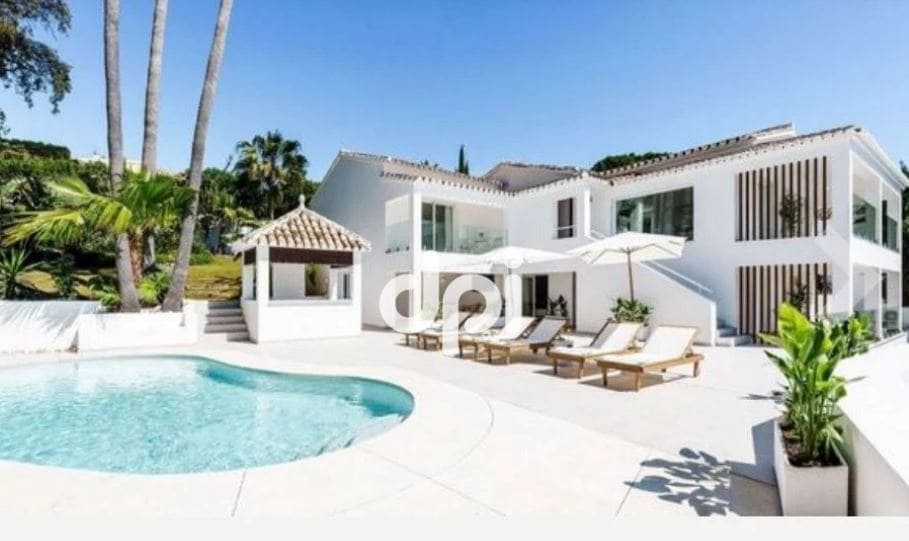 5 bedroom Villa for sale in Marbella with pool - € 2,490,000 (Ref: 8744486)
