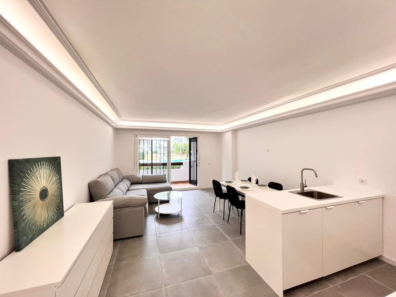 3 bedroom Apartment for sale in Estepona with pool - € 410,000 (Ref: 8769319)