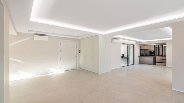 4 bedroom Villa for sale in Marbella with pool - € 2,850,000 (Ref: 8776868)