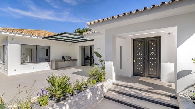 4 bedroom Villa for sale in Marbella with pool - € 2,850,000 (Ref: 8776868)