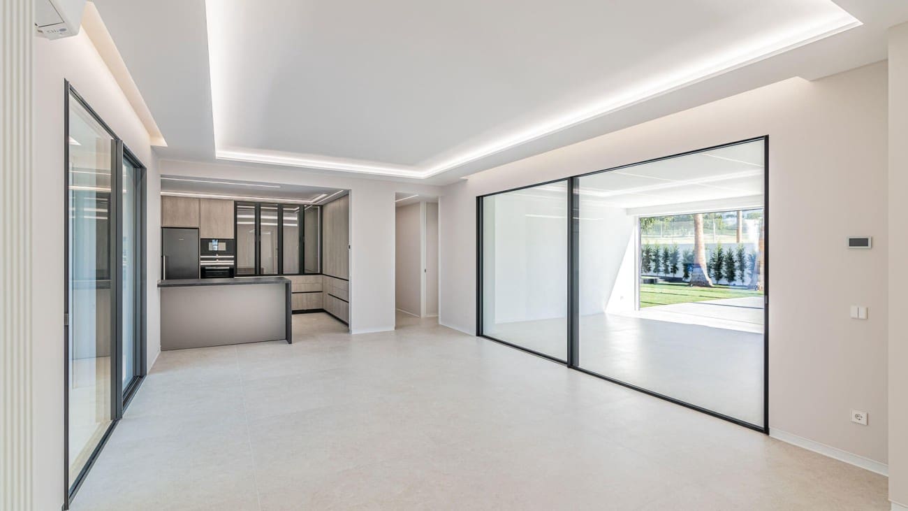 4 bedroom Villa for sale in Marbella with pool - € 2,850,000 (Ref: 8776868)