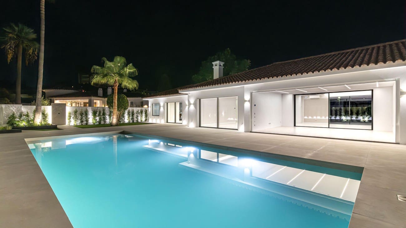 4 bedroom Villa for sale in Marbella with pool - € 2,850,000 (Ref: 8776868)