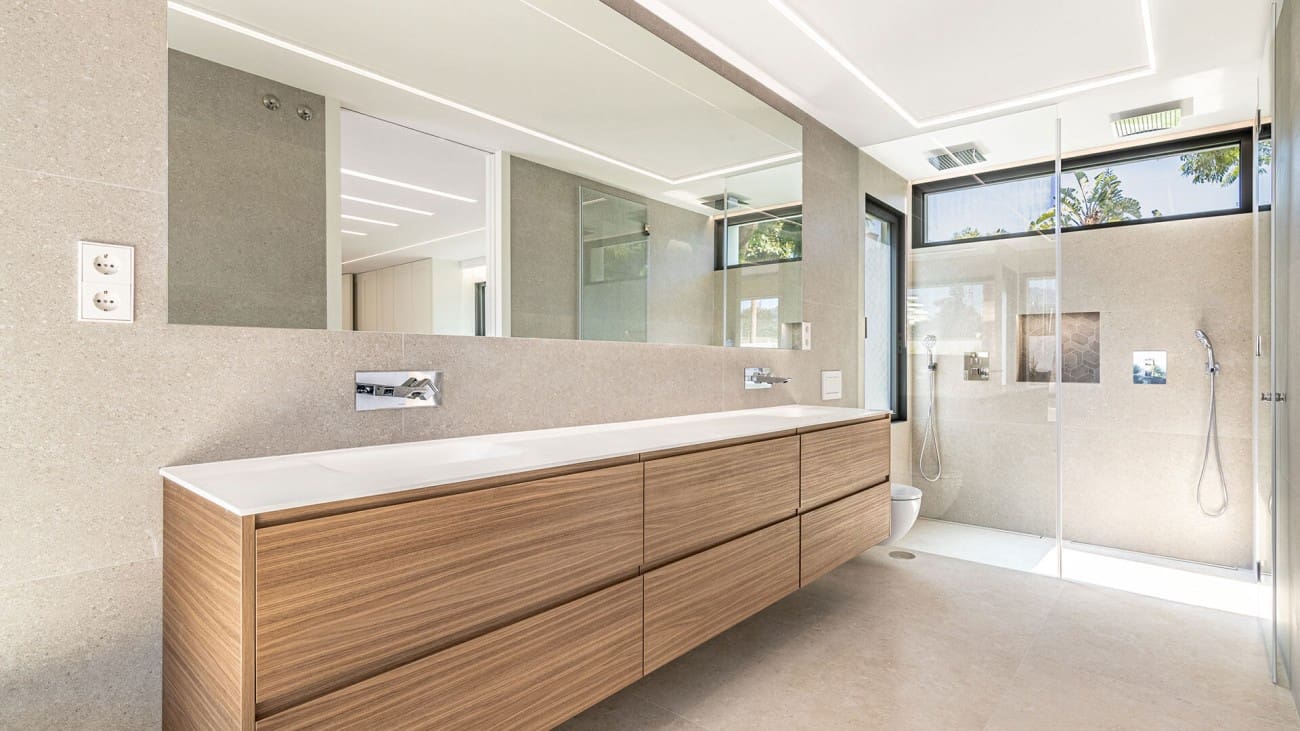 4 bedroom Villa for sale in Marbella with pool - € 2,850,000 (Ref: 8776868)