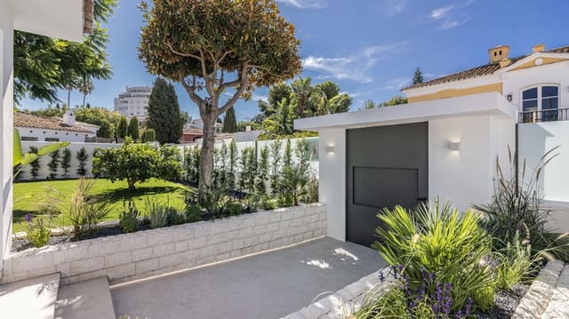 4 bedroom Villa for sale in Marbella with pool - € 2,850,000 (Ref: 8776868)