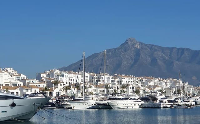1 bedroom Apartment for sale in Marbella with pool - € 432,000 (Ref: 8820697)