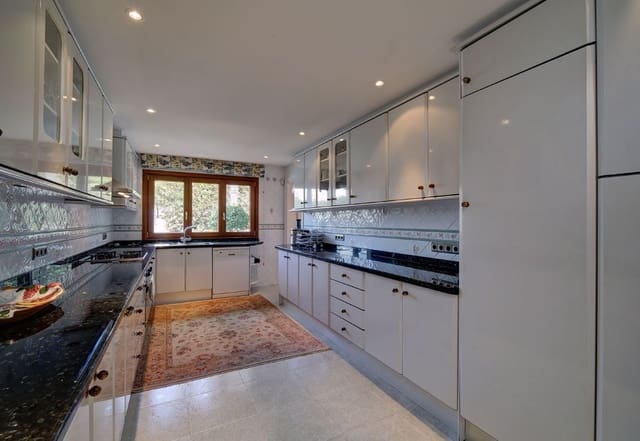 5 soverom Villa til salgs i Costalita, Estepona med svømmebasseng - € 2 400 000 (Ref: 8820702)