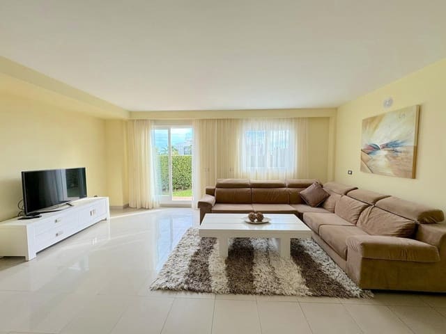 3 bedroom Townhouse for sale in Nueva Andalucia, Marbella with pool - € 460,000 (Ref: 8823037)