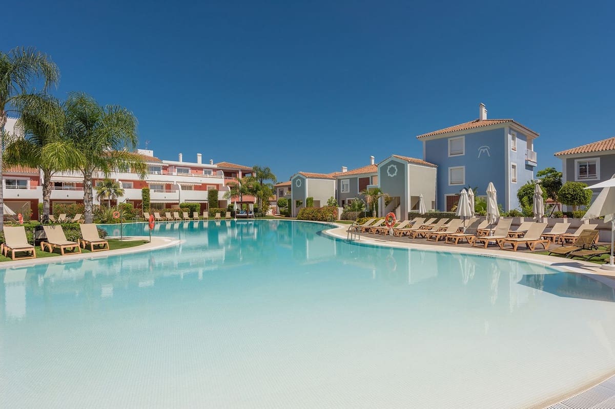 3 bedroom Townhouse for sale in Nueva Andalucia with pool - € 460,000 (Ref: 8823037)