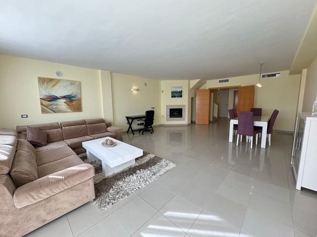 3 bedroom Townhouse for sale in Nueva Andalucia, Marbella with pool - € 460,000 (Ref: 8823037)