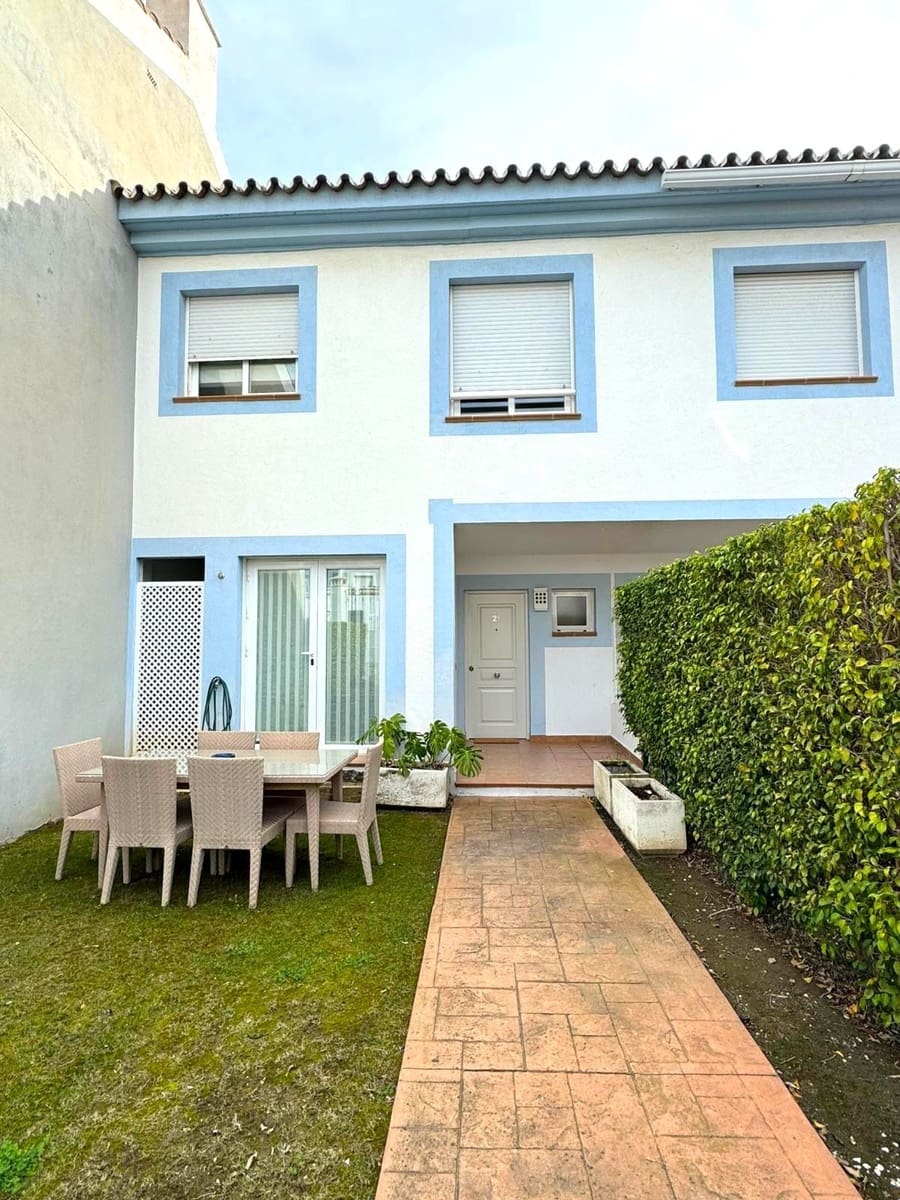 3 bedroom Townhouse for sale in Nueva Andalucia with pool - € 460,000 (Ref: 8823037)