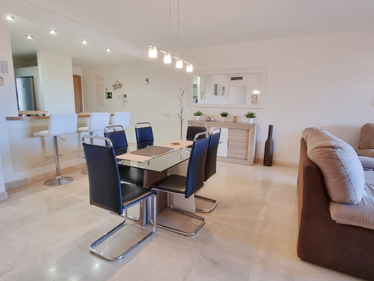 2 bedroom Apartment for sale in Estepona with pool - € 397,000 (Ref: 8837560)