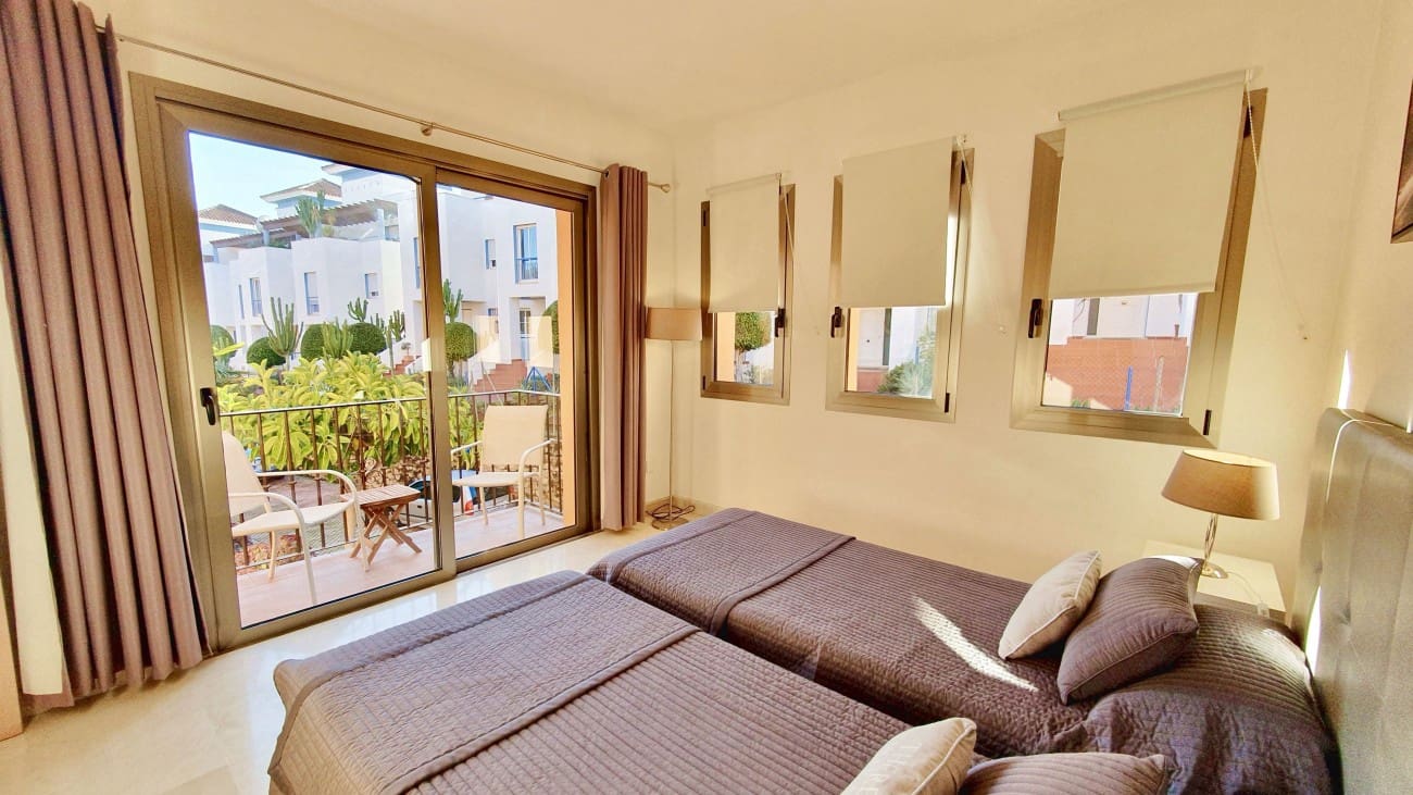 2 bedroom Apartment for sale in Estepona with pool - € 397,000 (Ref: 8837560)