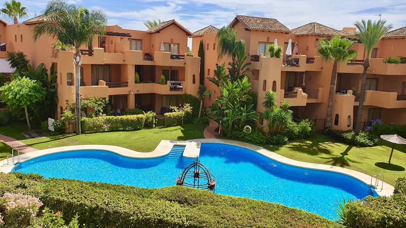 2 bedroom Apartment for sale in Estepona with pool - € 397,000 (Ref: 8837560)