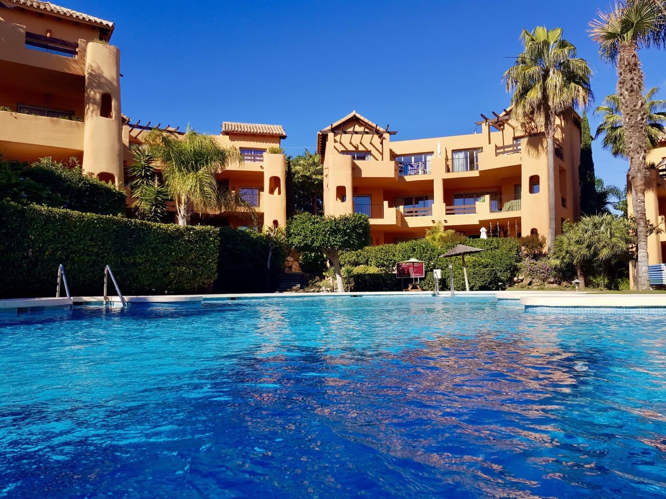2 bedroom Apartment for sale in Estepona with pool - € 397,000 (Ref: 8837560)
