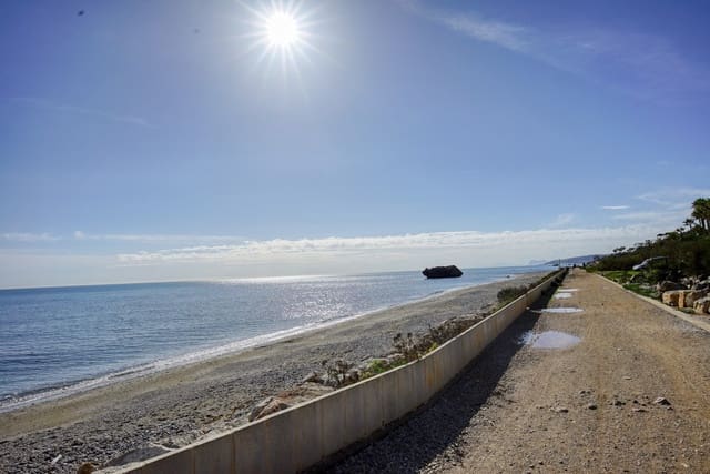 4 soveværelse Villa til salg i Estepona - € 595.000 (Ref: 8856639)