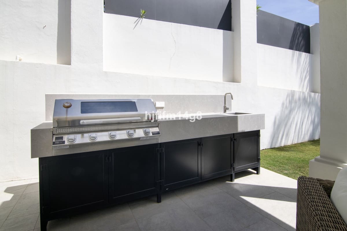 3 soverom Villa til salgs i Nueva Andalucia - € 2 295 000 (Ref: 9080773)