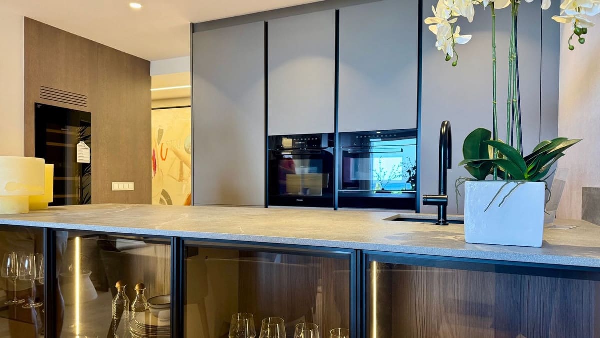 3 bedroom Apartment for sale in New Golden Mile with garage - € 2,350,000 (Ref: 9080776)