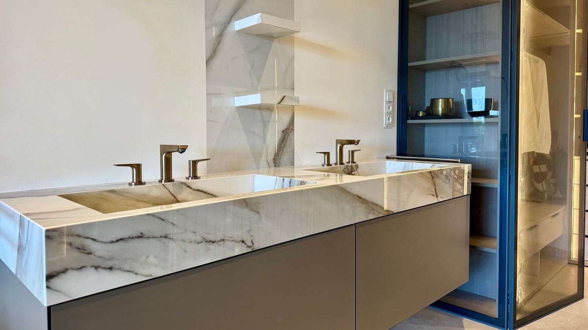 3 bedroom Apartment for sale in New Golden Mile with garage - € 2,350,000 (Ref: 9080776)