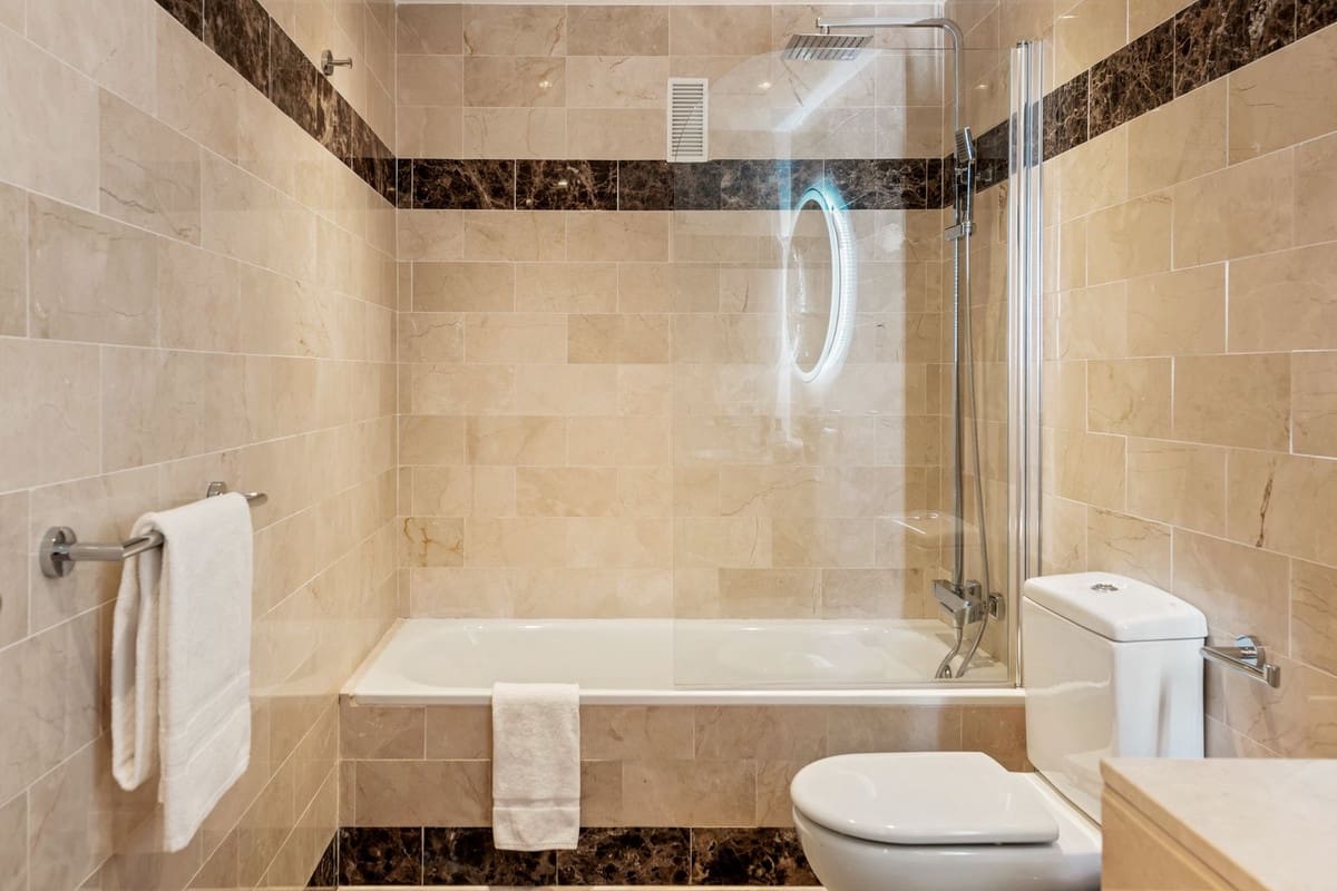 1 quarto Apartamento para venda em Benahavis - 245 000 € (Ref: 9080789)