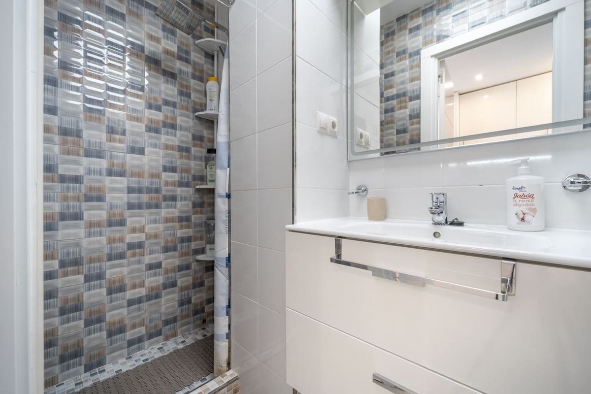 Lejlighed til salg i Benalmadena - € 240.000 (Ref: 9080792)