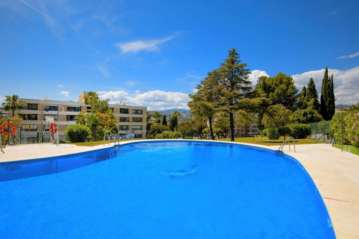 Apartment for sale in Nueva Andalucia - € 185,000 (Ref: 9080819)