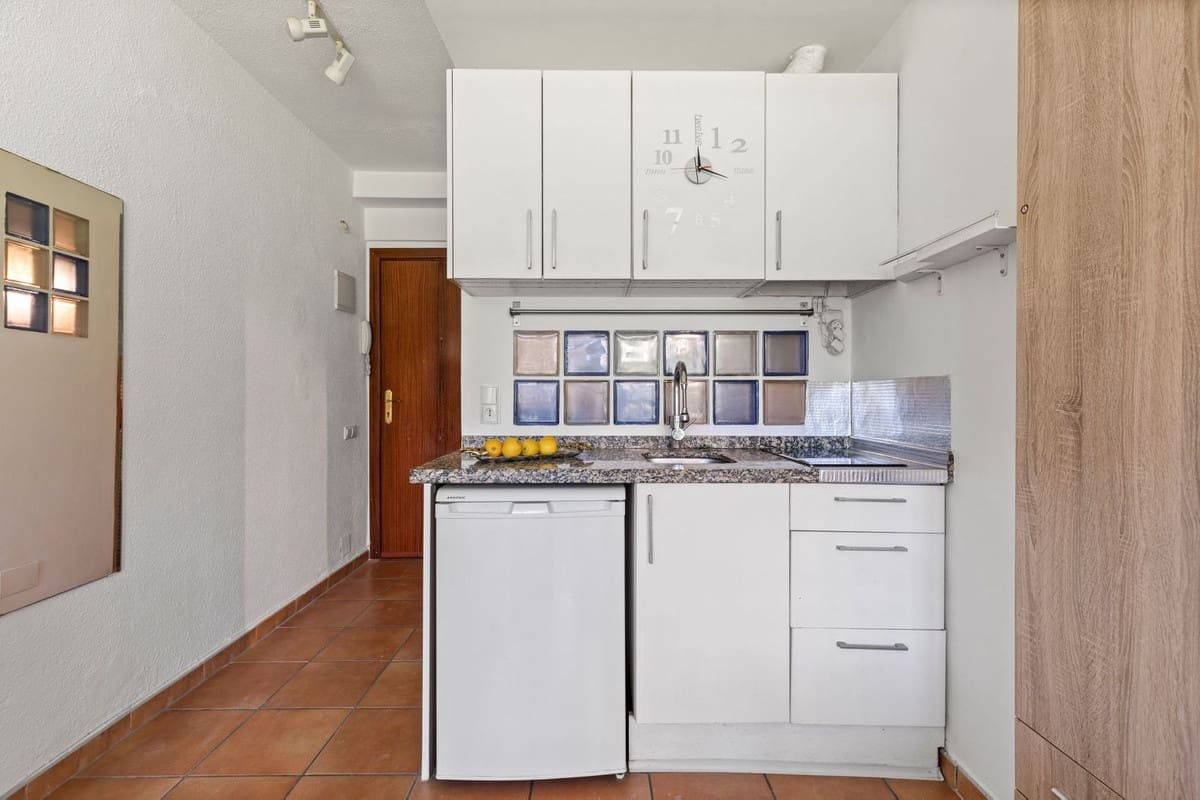 Apartment for sale in Nueva Andalucia - € 185,000 (Ref: 9080819)