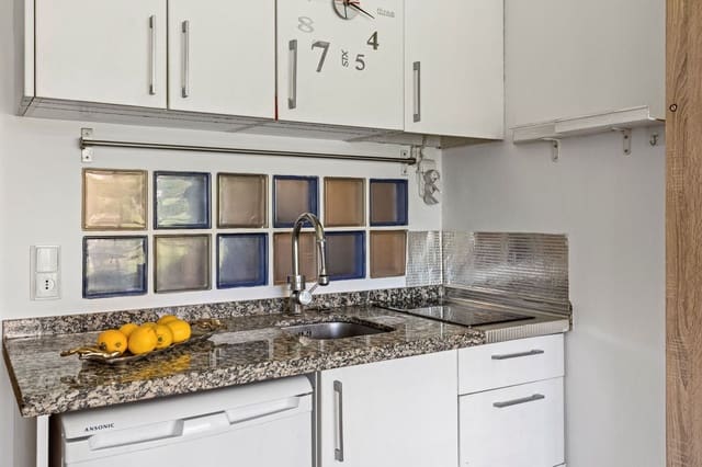 Apartment for sale in Nueva Andalucia, Marbella - € 185,000 (Ref: 9080819)