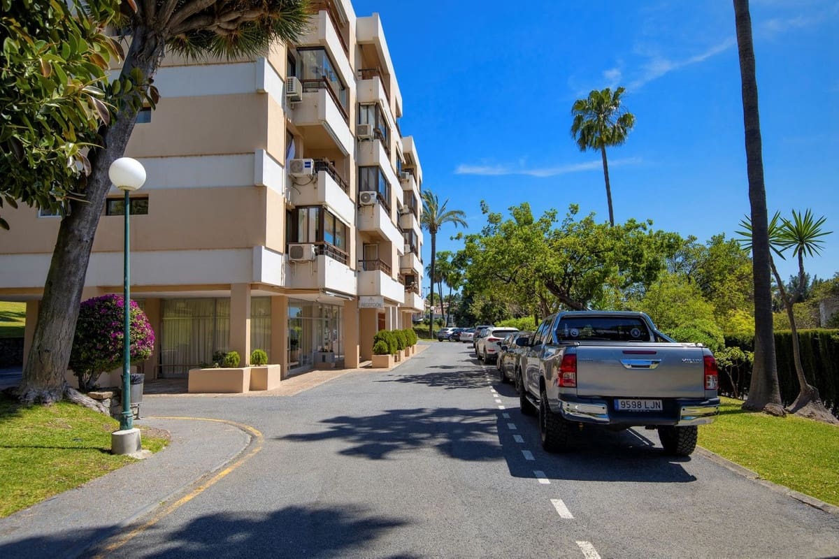 Apartment for sale in Nueva Andalucia - € 185,000 (Ref: 9080819)