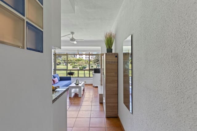 Apartment for sale in Nueva Andalucia, Marbella - € 185,000 (Ref: 9080819)