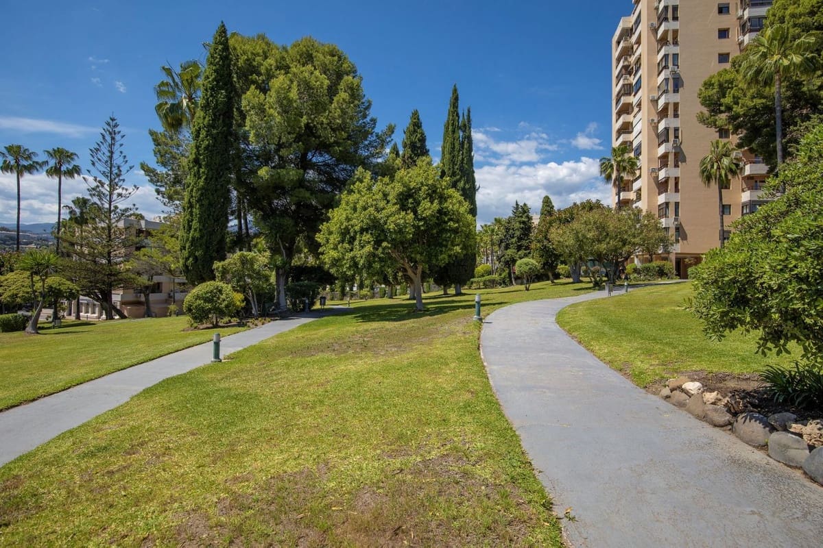 Apartment for sale in Nueva Andalucia - € 185,000 (Ref: 9080819)