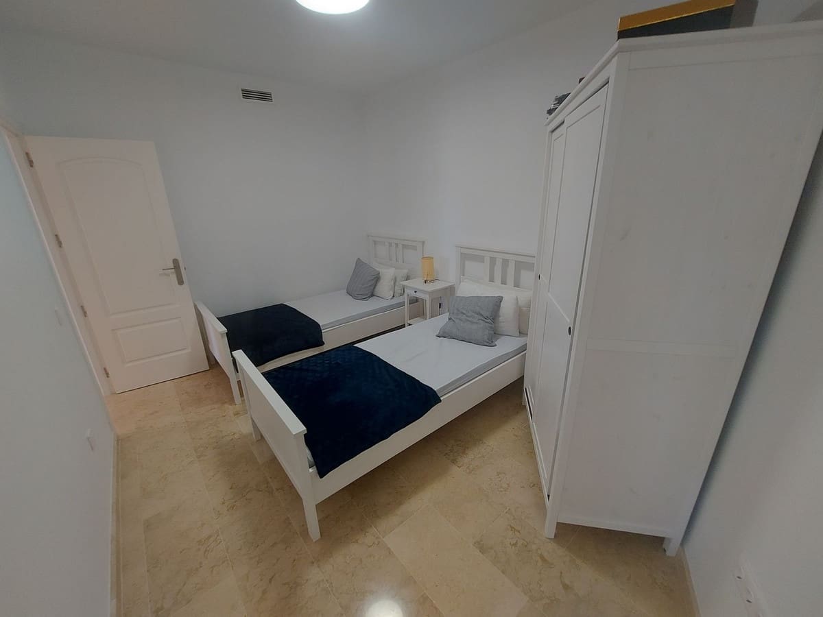 2 soveværelse Lejlighed til salg i Manilva - € 215.000 (Ref: 9080821)