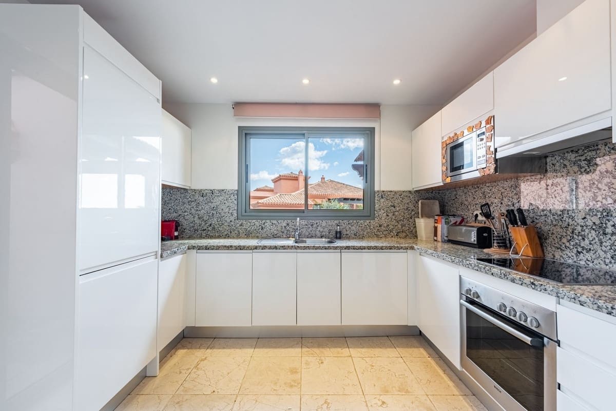 3 soveværelse Lejlighed til salg i Los Flamingos med garage - € 1.190.000 (Ref: 9080840)