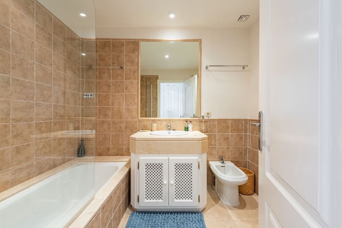 3 soveværelse Lejlighed til salg i Los Flamingos med garage - € 1.190.000 (Ref: 9080840)