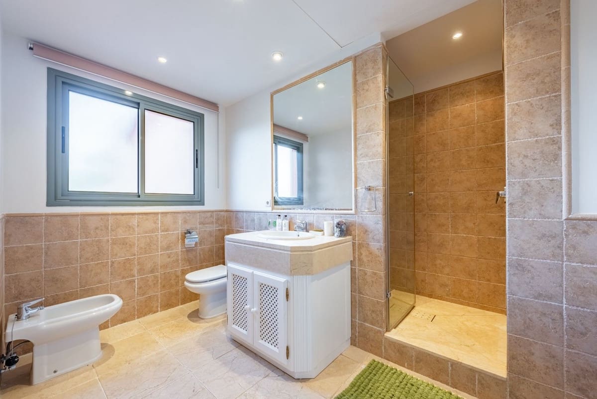 3 soveværelse Lejlighed til salg i Los Flamingos med garage - € 1.190.000 (Ref: 9080840)