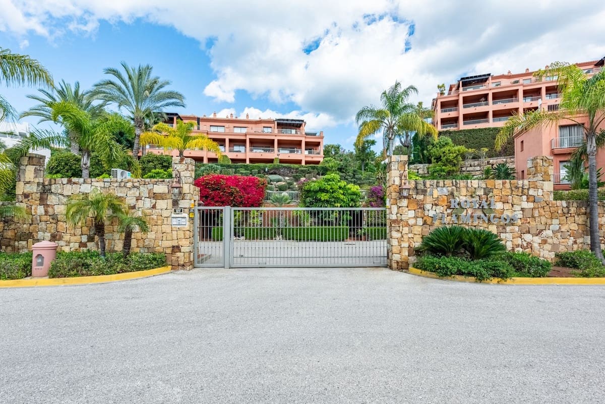 3 soveværelse Lejlighed til salg i Los Flamingos med garage - € 1.190.000 (Ref: 9080840)