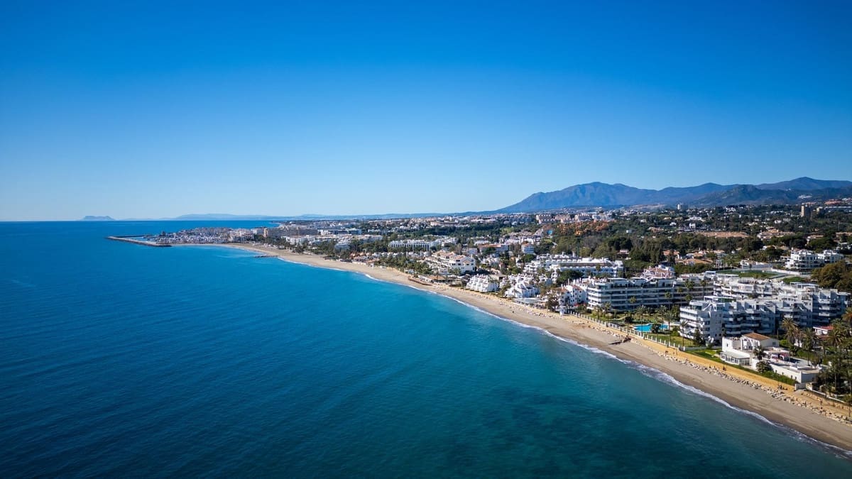 2 bedroom Apartment for sale in Golden Mile with garage - € 2,290,000 (Ref: 9080841)