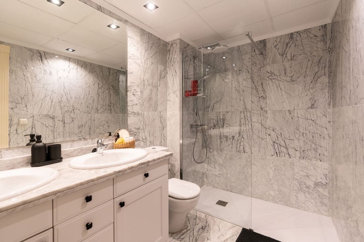 2 bedroom Apartment for sale in Golden Mile with garage - € 2,290,000 (Ref: 9080841)