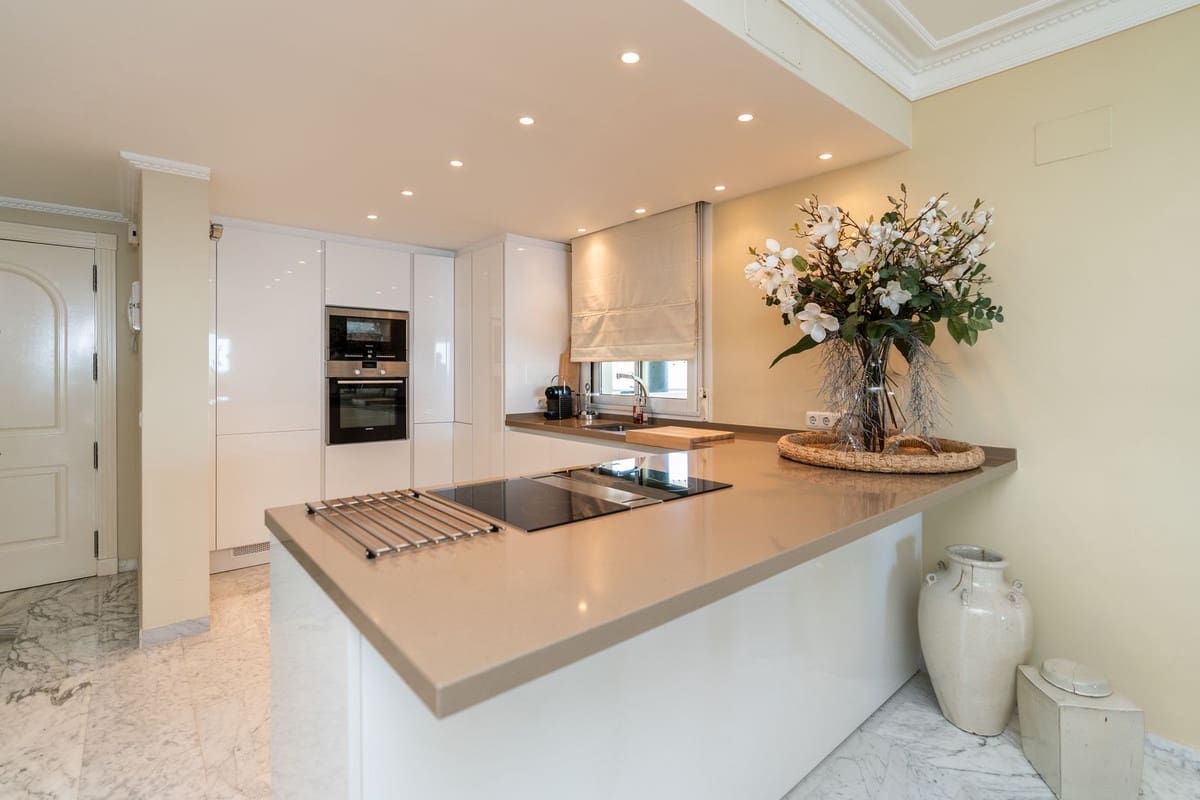 2 bedroom Apartment for sale in Golden Mile with garage - € 2,290,000 (Ref: 9080841)