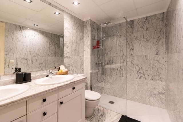 2 soverom Leilighet til salgs i Golden Mile, Marbella med garasje - € 2 290 000 (Ref: 9080841)