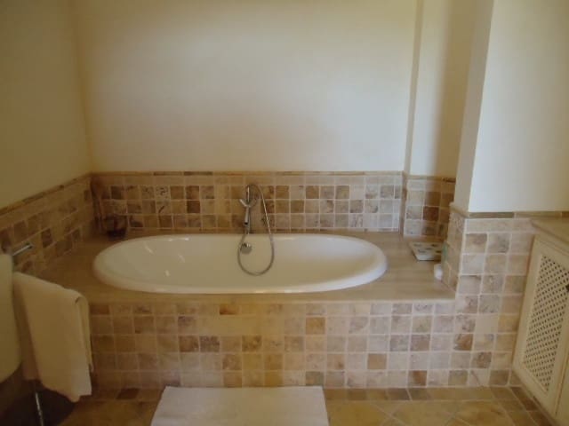 5 soverom Villa til salgs i Sotogrande med garasje - € 2 300 000 (Ref: 9080842)