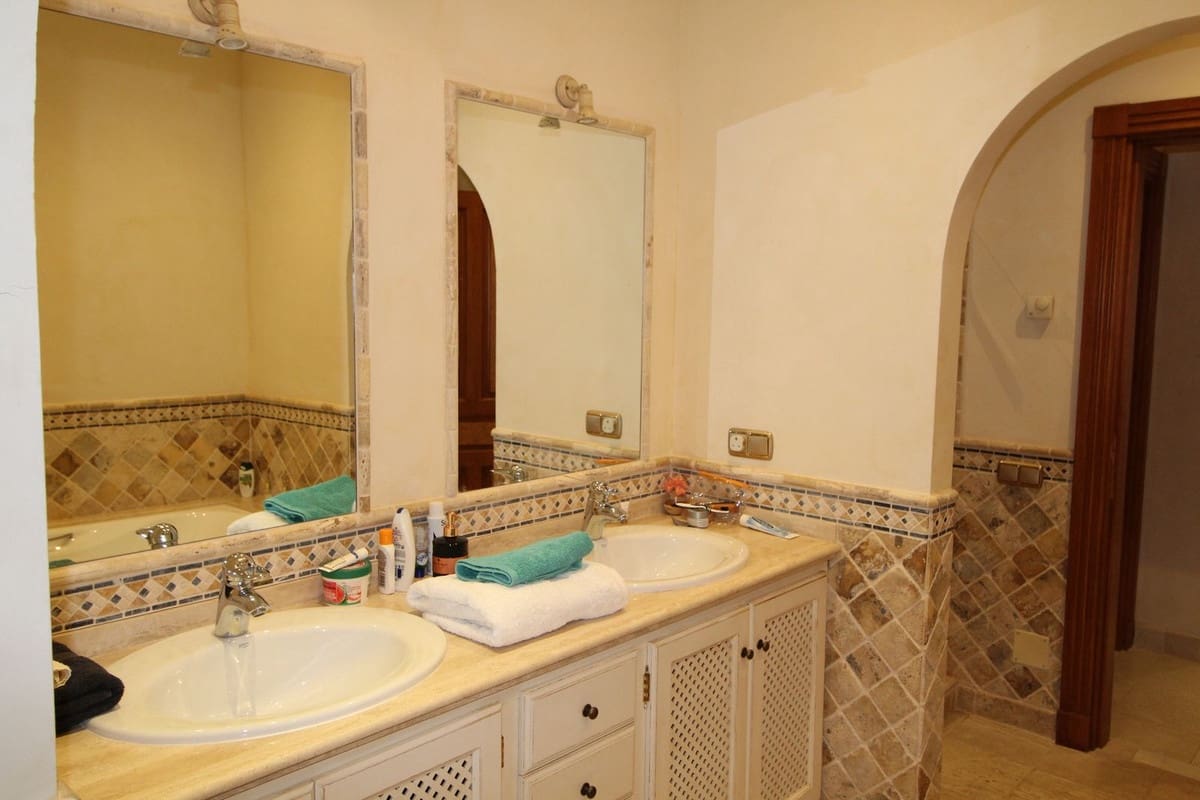 5 soverom Villa til salgs i Sotogrande med garasje - € 2 300 000 (Ref: 9080842)