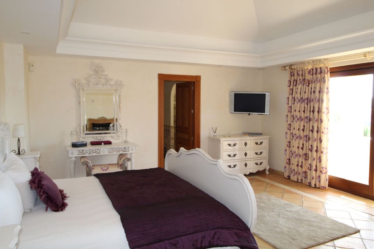 5 soverom Villa til salgs i Sotogrande med garasje - € 2 300 000 (Ref: 9080842)